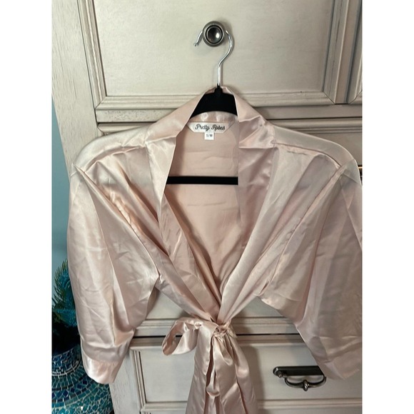Baby pink 3/4 sleeve light robe with matching flip flops - Picture 2 of 7